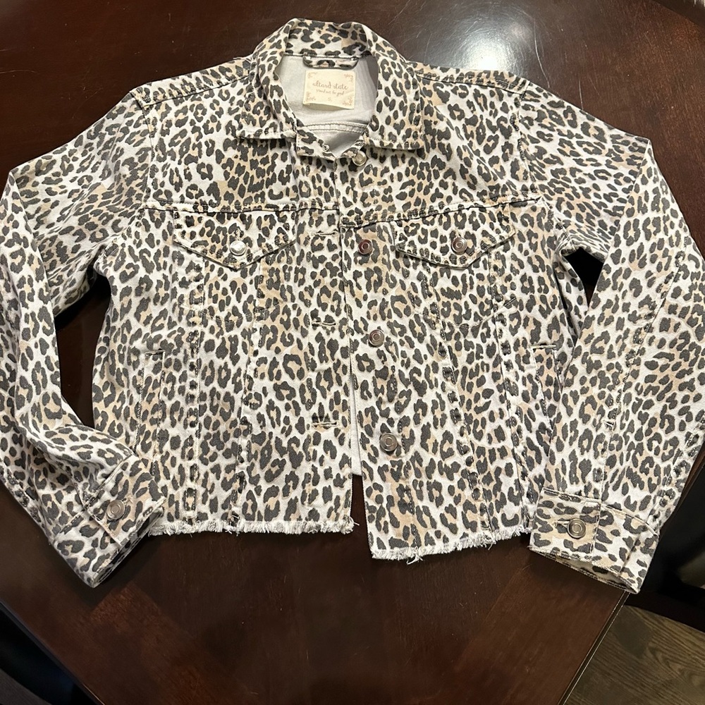 LEOPARD PRINTED DENIM JACKET
